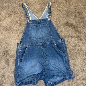 Selling because I’m getting rid of clothes I do not need/ or do not fit! (: